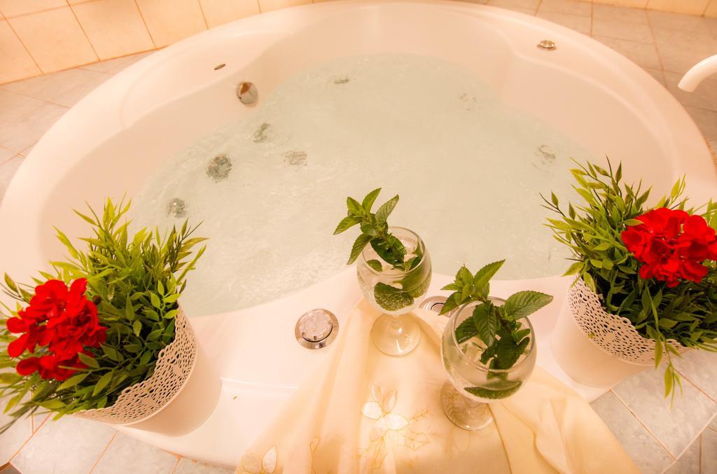 Frixos Hotel มาเลีย ภายนอก รูปภาพ
